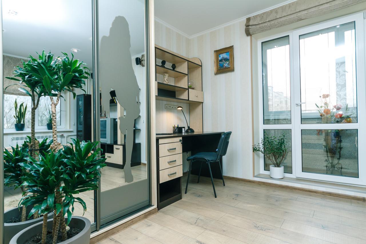 Apartment On Sevastopolska Square Kiev Bagian luar foto