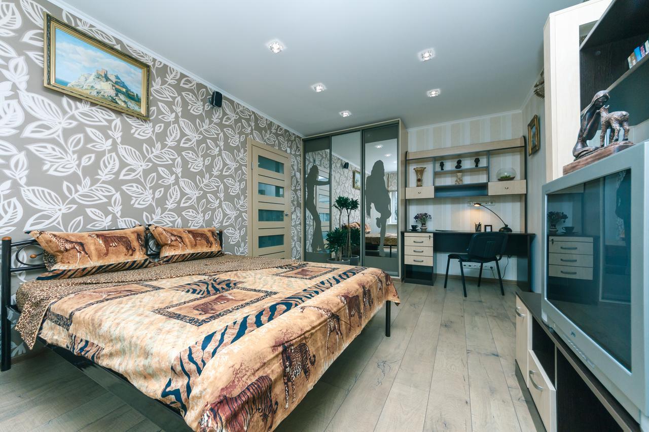Apartment On Sevastopolska Square Kiev Bagian luar foto